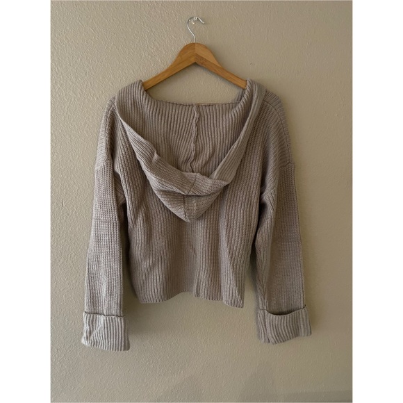 Hooded cable sweater in cocoa - Picture 3 of 3